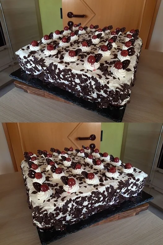 Schwarzwälder Puddingkuchen auf dem Blech