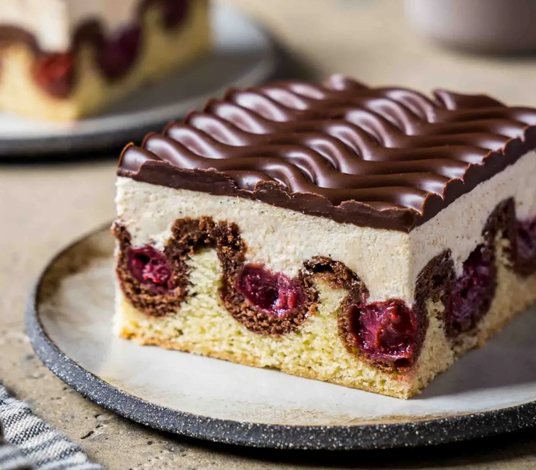 Klassische Donauwelle mit Pudding-Buttercreme
