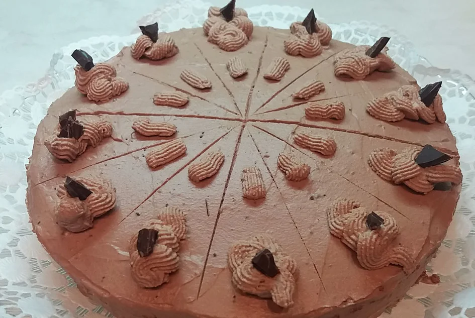 Schokosahnetorte mit Wiener Boden
