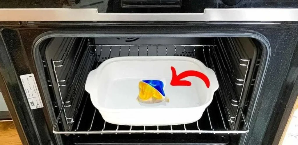Der Trick, den Backofen „ohne Aufwand“ zu reinigen. Sogar das verbrannte Fett verschwindet