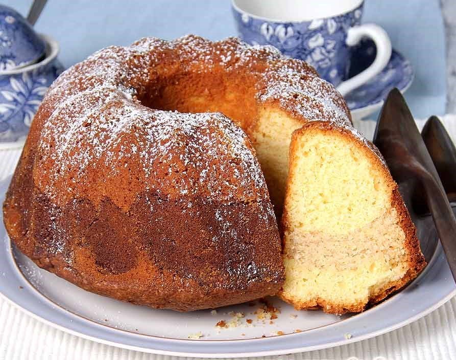 Gugelhupf mit Mandelfüllung
