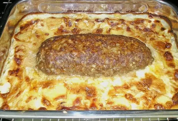 Hackbraten mit Kartoffeln in Sahne