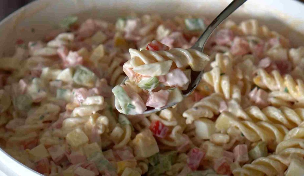 Nudelsalat mit lecker Geheimsose 3 1024x592 1