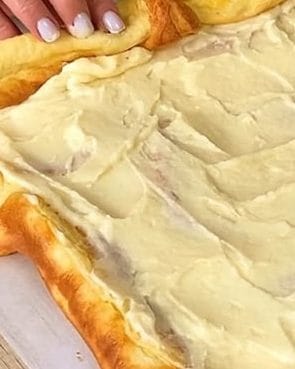 Pfannkuchen-Rollen mit Joghurt-Creme-Füllung